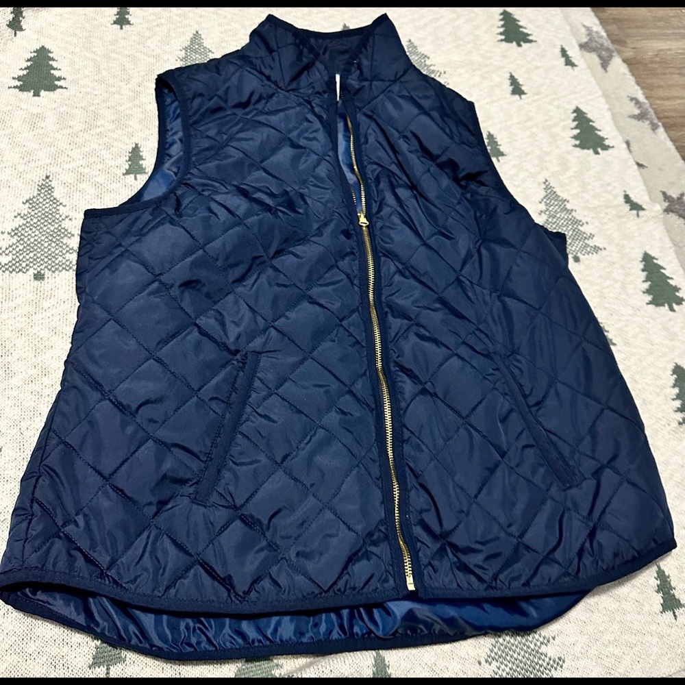 Navy blue women’s Old Navy vest with gold zipper